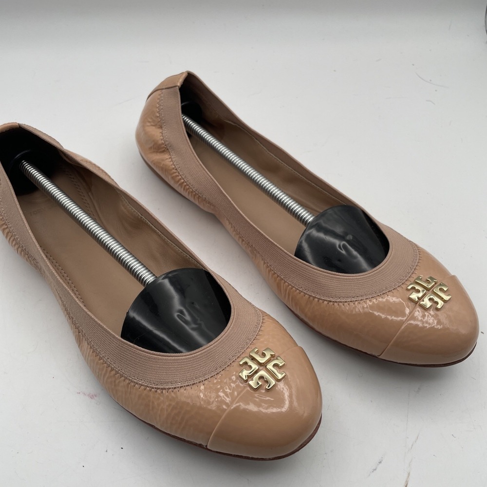 TORY BURCH womens 10.5 JOLIE Ballet Flats Tan Nude  Leather Cap Toe Gold Logo